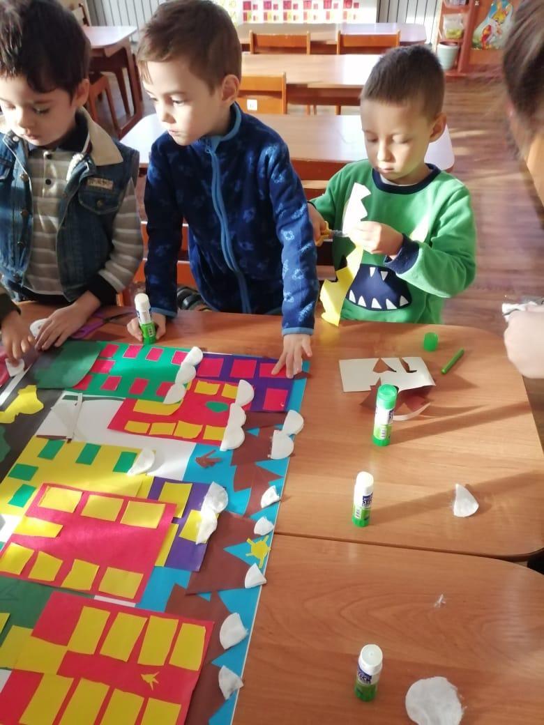 групповая работа на тему  "Мой город" в группе Қызғалдақ